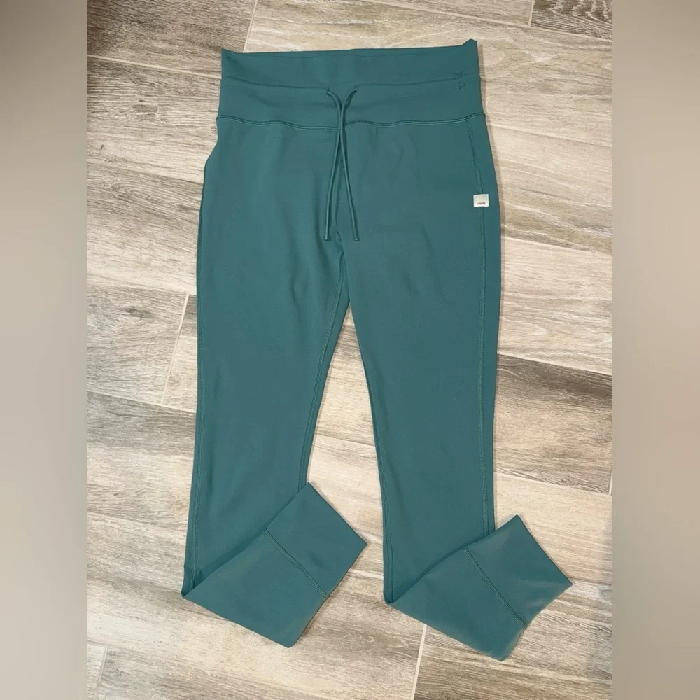 Vuori Daily Leggings-PLEASE SEE MEASUREMENTS. - Picture 3 of 10